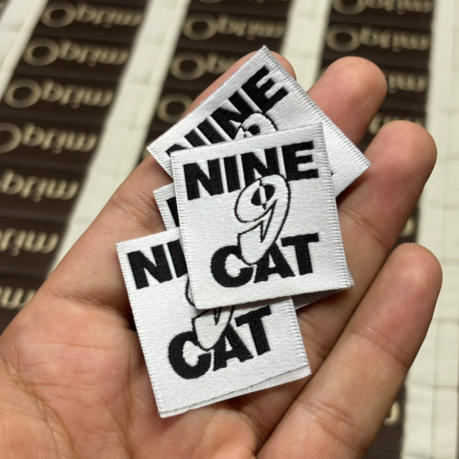 Centre Fold Labels / Loop Labels
